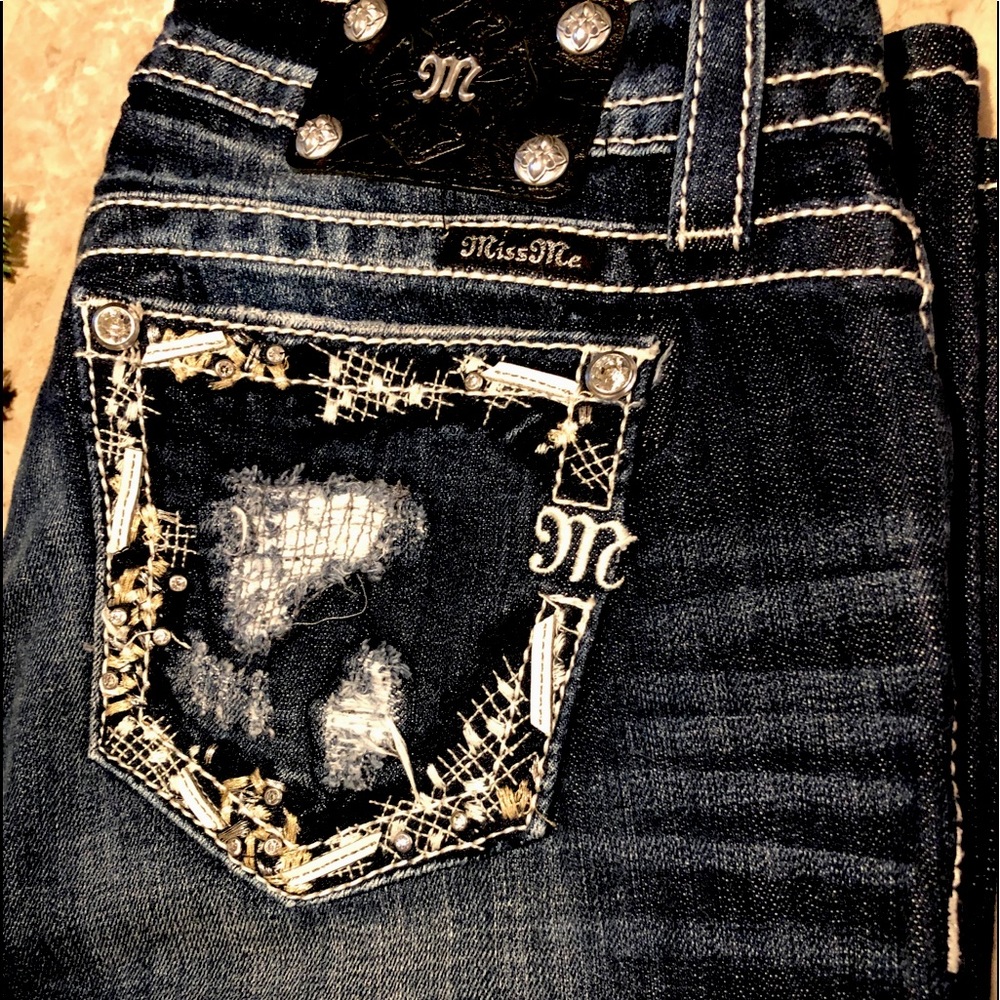 Like-New Miss Me Bootcut Jeans